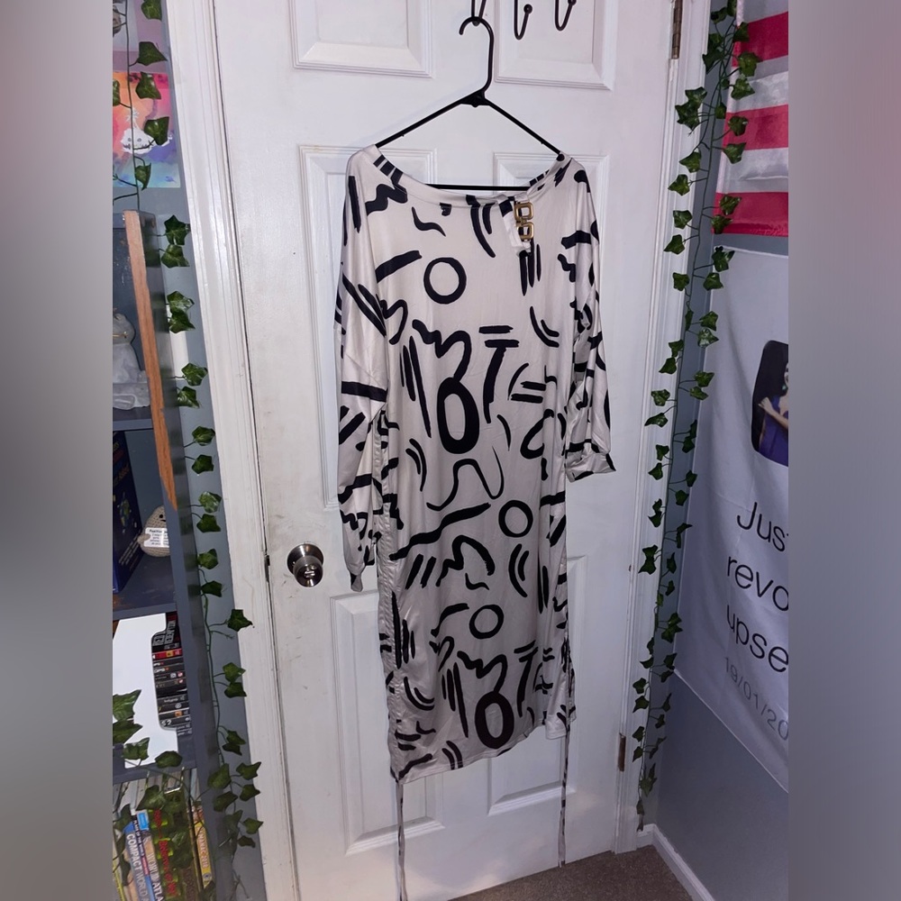 Abstract Maxi Dress - Picture 4 of 8